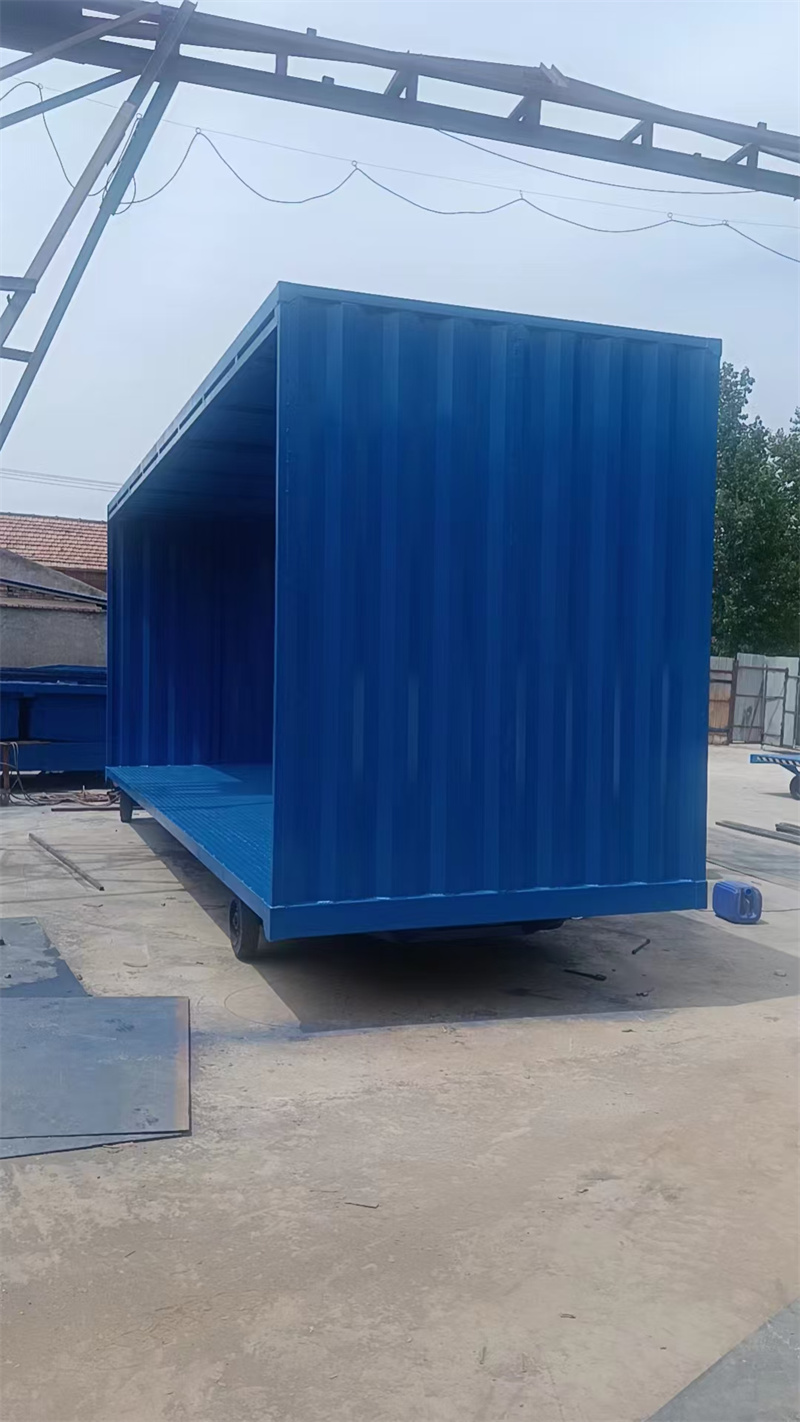 硬顶雨棚拖车(图6) 硬顶雨棚拖车(图6)