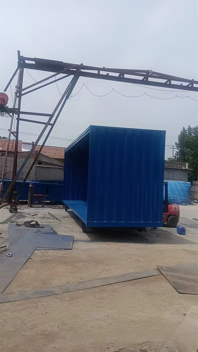 硬顶雨棚拖车(图7) 硬顶雨棚拖车(图7)