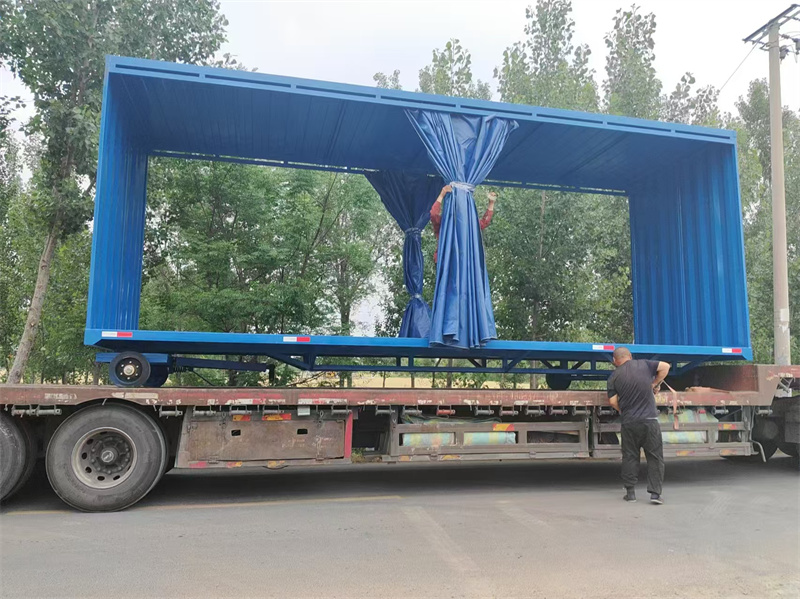 硬顶雨棚拖车(图5) 硬顶雨棚拖车(图5)