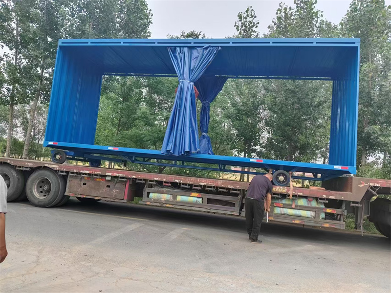 硬顶雨棚拖车(图10) 硬顶雨棚拖车(图10)