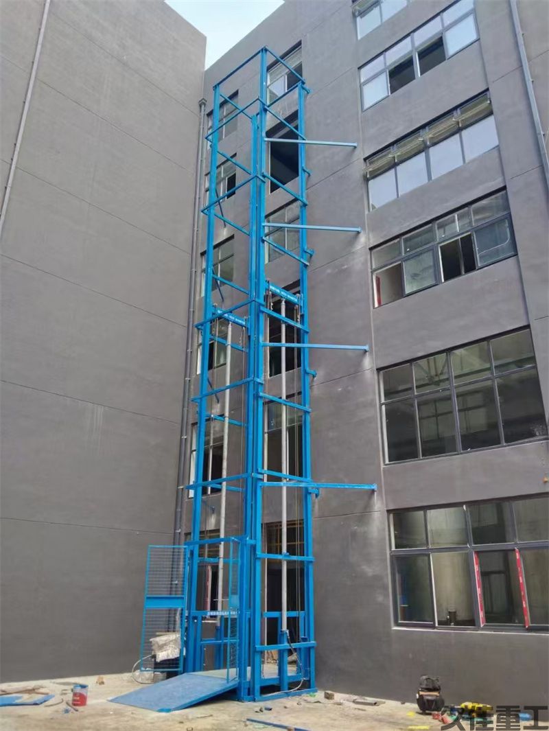 导轨式升降货梯(图1) 导轨式升降货梯(图1)