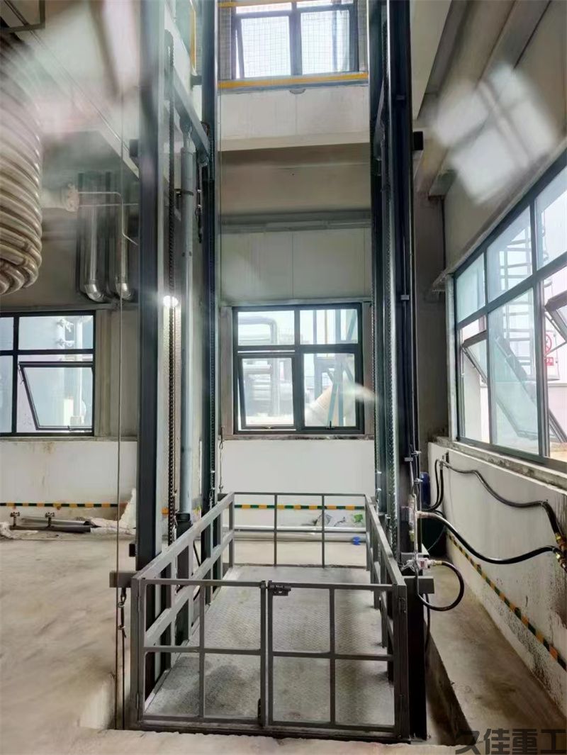 导轨式升降货梯(图4) 导轨式升降货梯(图4)