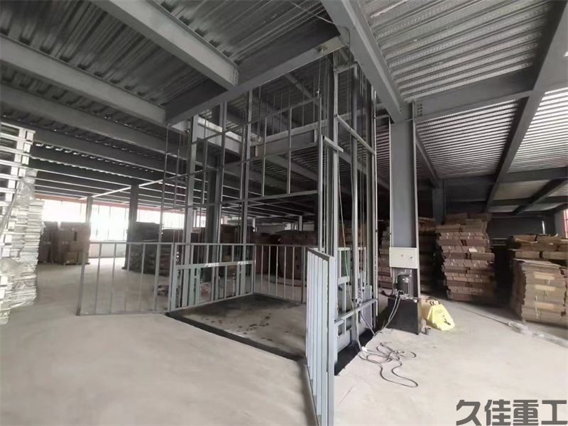 导轨式升降货梯(图7) 导轨式升降货梯(图7)