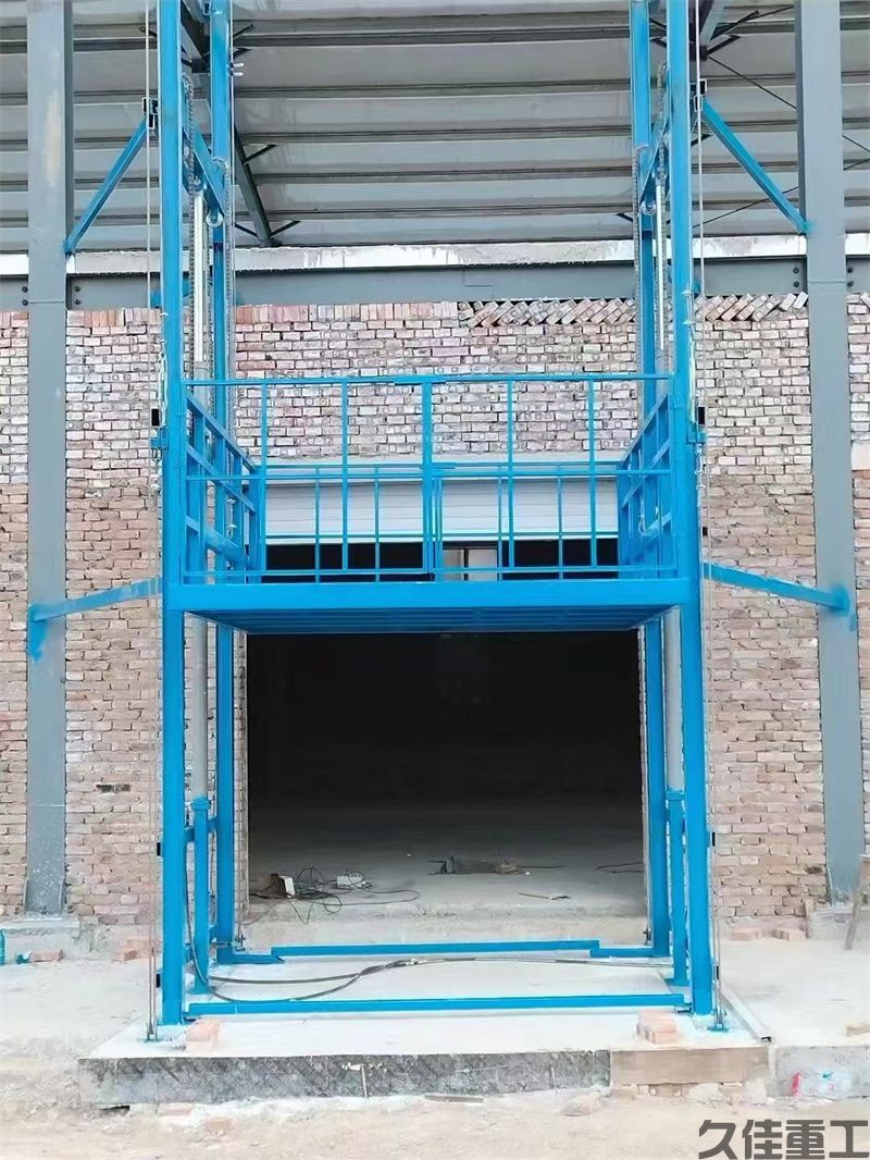 导轨式升降货梯(图6) 导轨式升降货梯(图6)