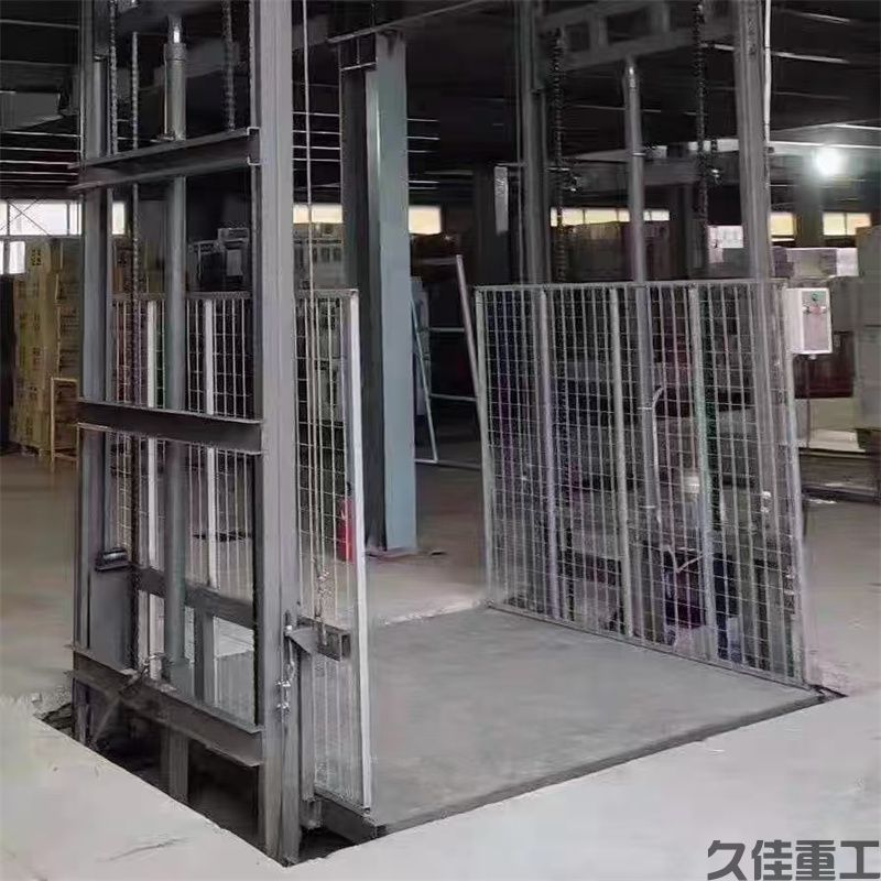 导轨式升降货梯(图9) 导轨式升降货梯(图9)