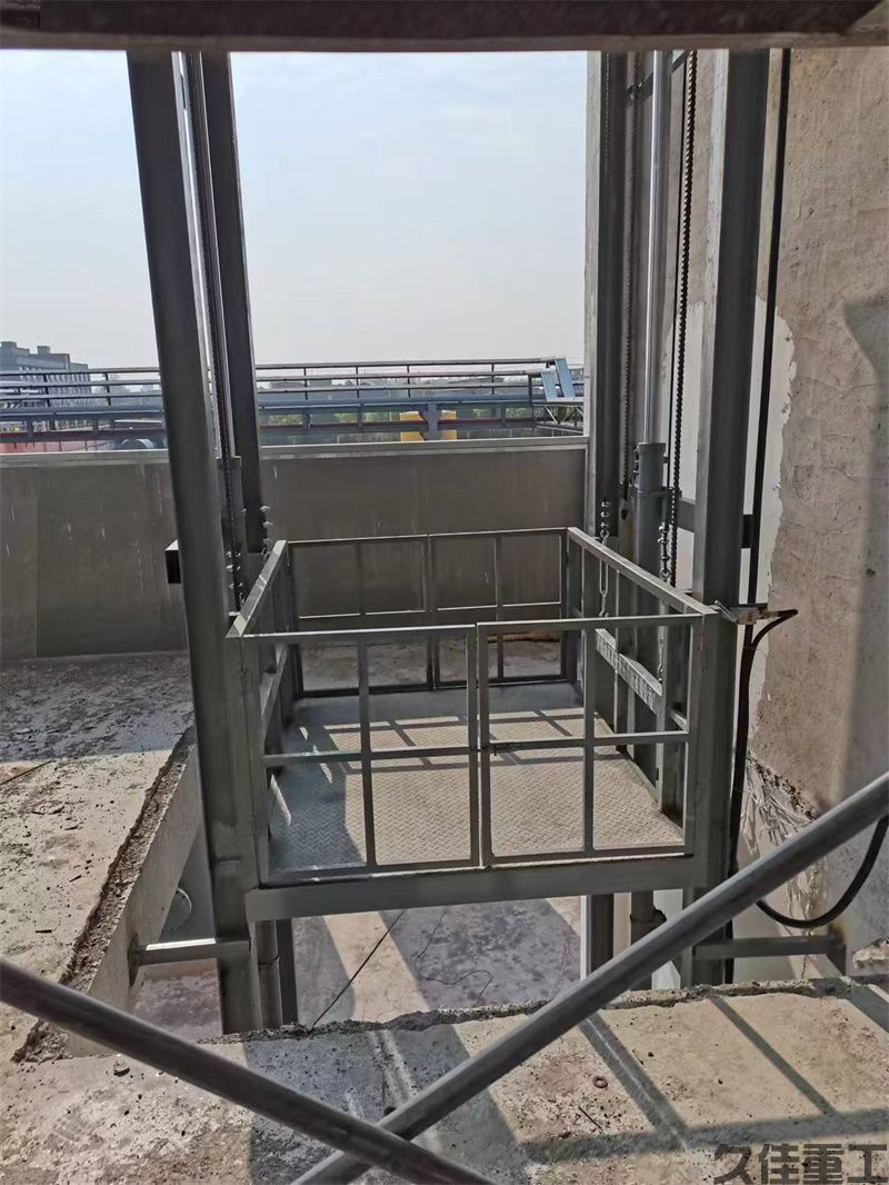 导轨式升降货梯(图12) 导轨式升降货梯(图12)