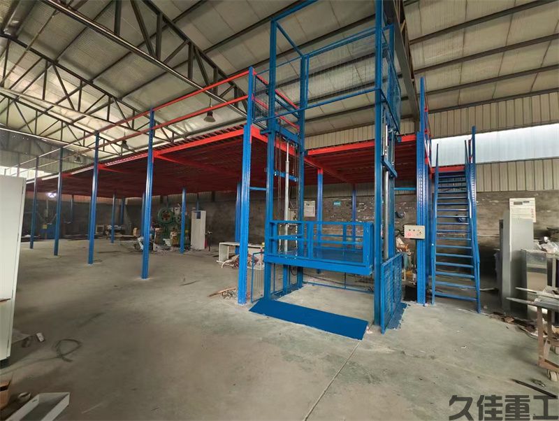 导轨式升降货梯(图15) 导轨式升降货梯(图15)