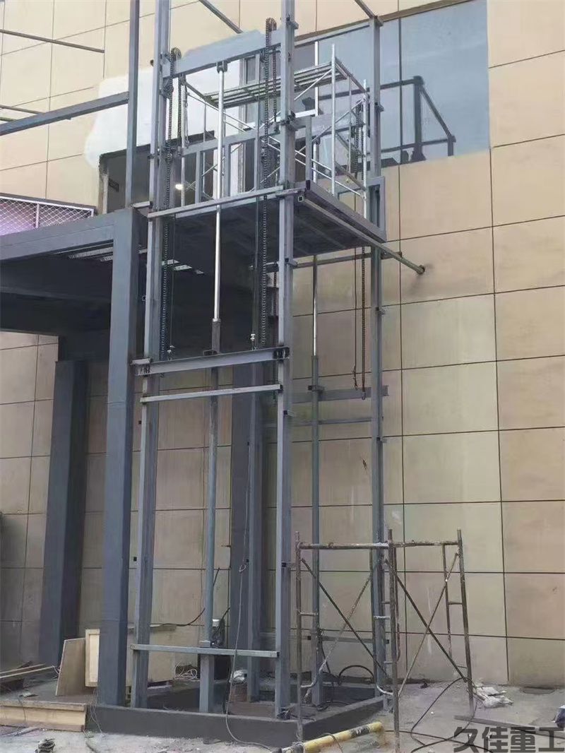 导轨式升降货梯(图22) 导轨式升降货梯(图22)