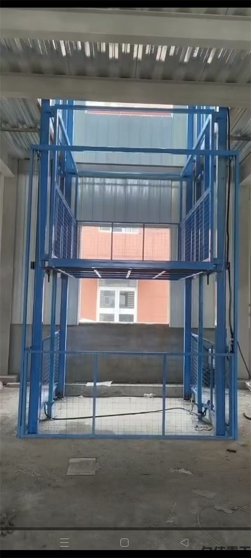 导轨式升降货梯(图25) 导轨式升降货梯(图25)