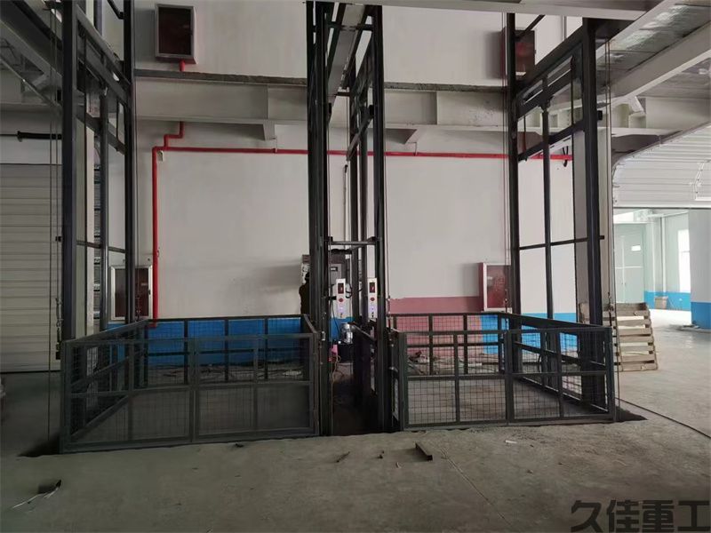 大型导轨式升降货梯(图2)
