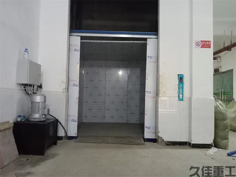平移门升降货梯(图1)